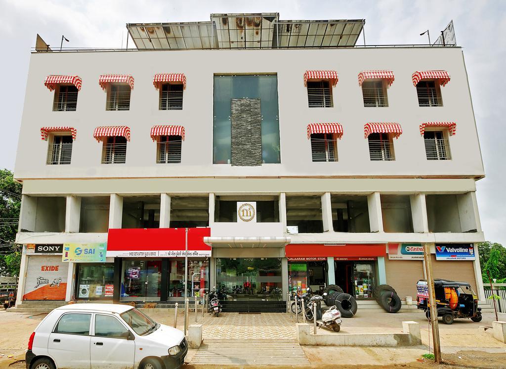 Hotel Magnum Inn Junagadh Eksteriør billede