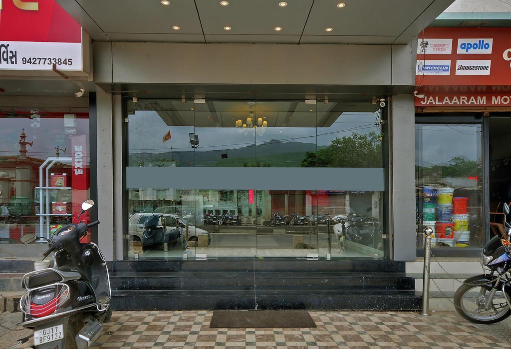 Hotel Magnum Inn Junagadh Eksteriør billede