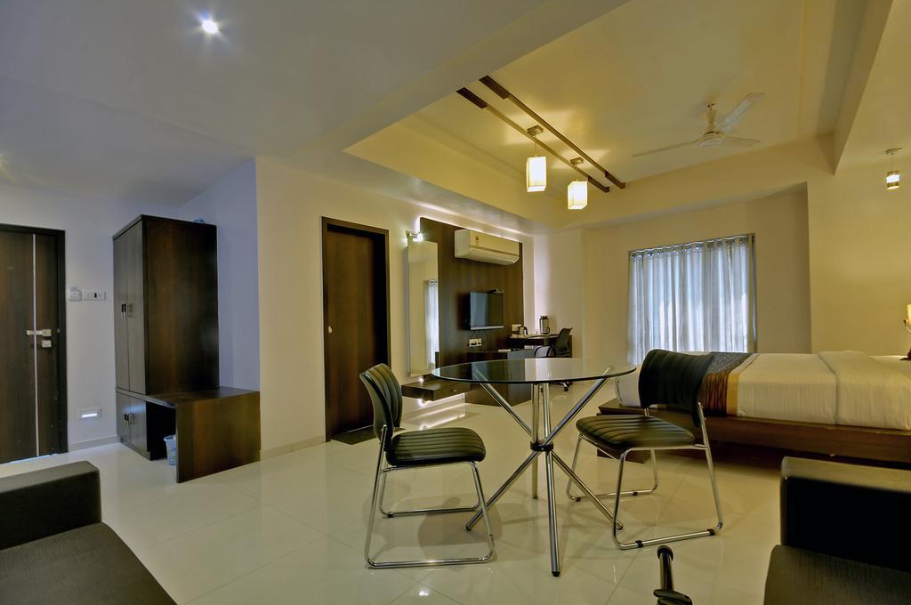 Hotel Magnum Inn Junagadh Eksteriør billede