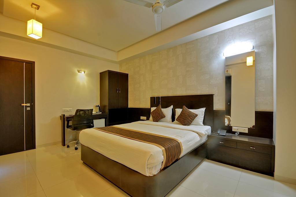 Hotel Magnum Inn Junagadh Eksteriør billede