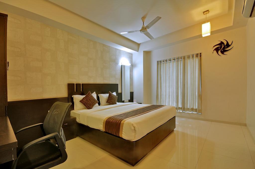 Hotel Magnum Inn Junagadh Eksteriør billede