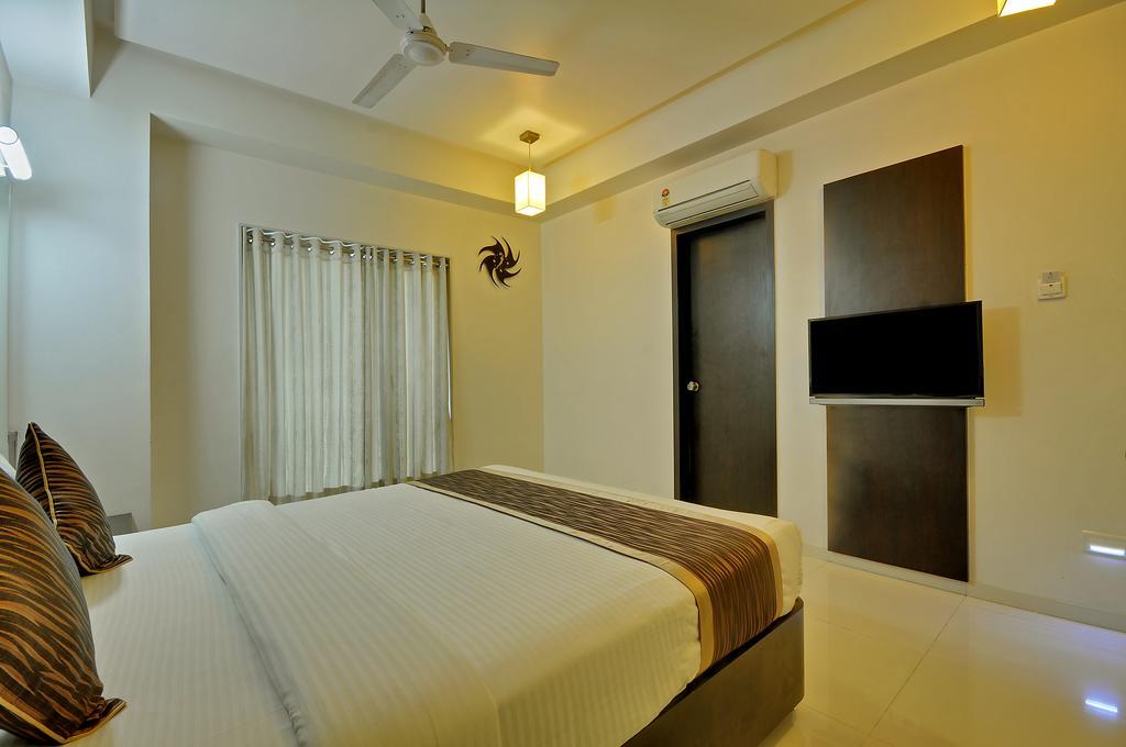 Hotel Magnum Inn Junagadh Eksteriør billede